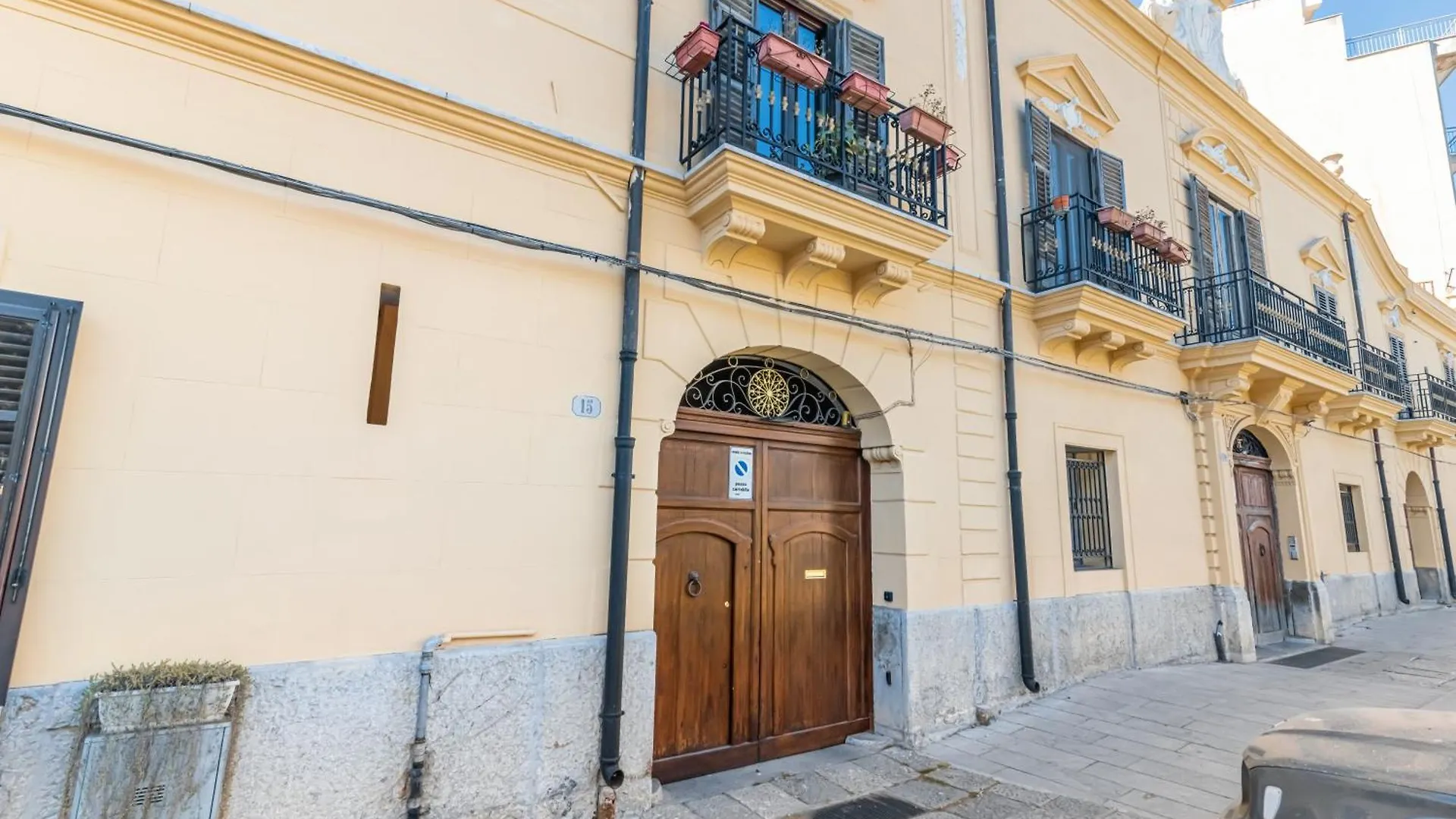 Apartment Piazza Indipendenza Loft & Rooms Palermo Italy